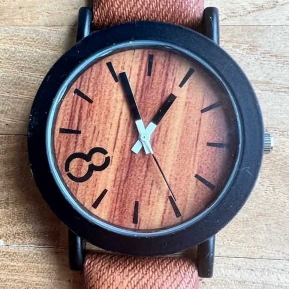 unbranded Other - Unbranded wood grain brown fashion watch NEW BATTERY